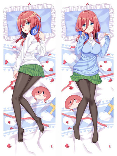 miku-nakano-koptelefoon-dakimakuras